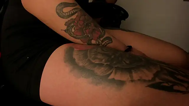 selene red  online show from 10.17.25