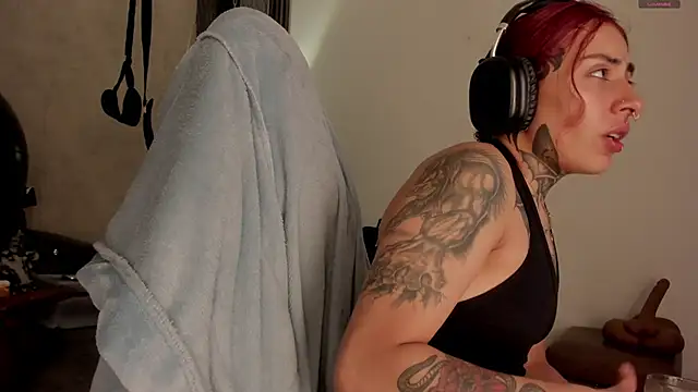 selene red  online show from 10.31.25