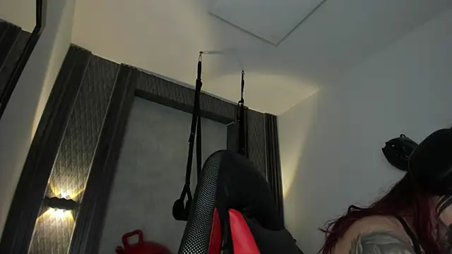 selene red  online show from 12.01.25