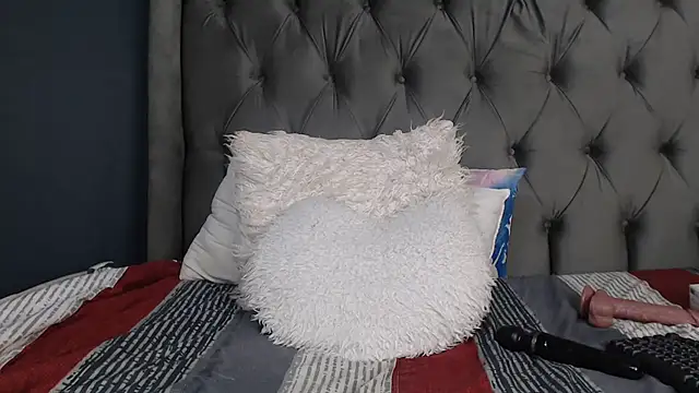 LOYAL SASHA online show from 12.22.25