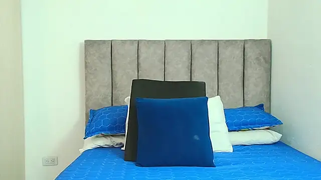 karina lewis  online show from 10.08.25