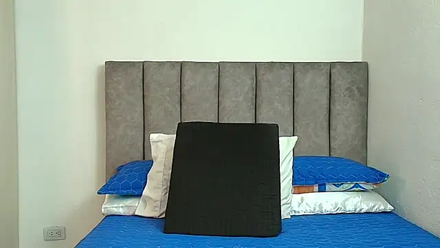 karina lewis  online show from 11.26.25