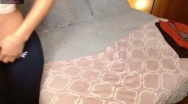 Roussmariehenao online show from 01.08.25