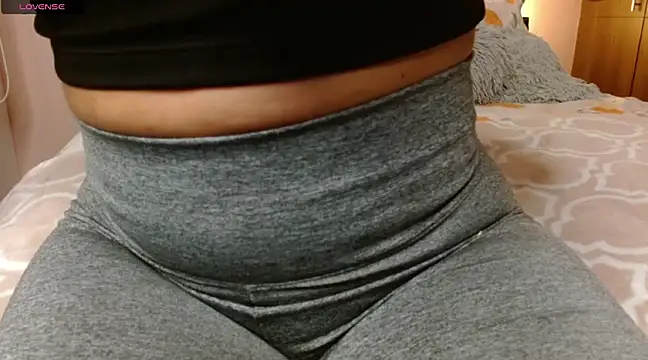 Roussmariehenao online show from 02.05.25