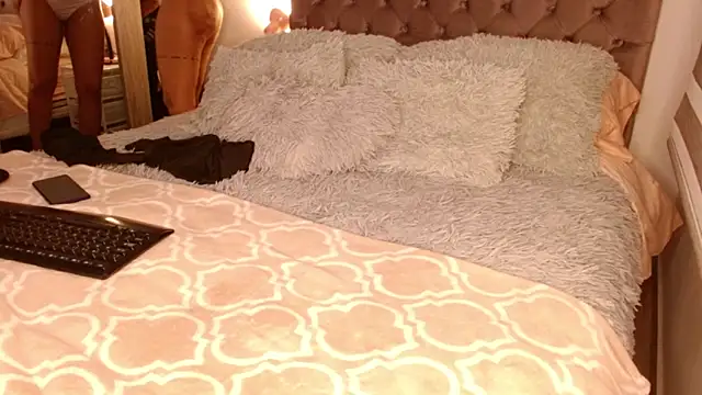 Roussmariehenao online show from 10.07.25