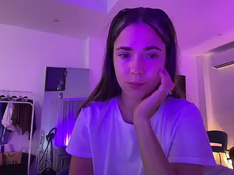 Mika Miller online show from 09.18.25