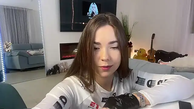 Mika Miller online show from 02.03.26