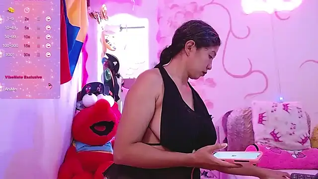 Snapshot of dainaflowers chatting on 09.18.25 dainaflowers online show from 09.18.25