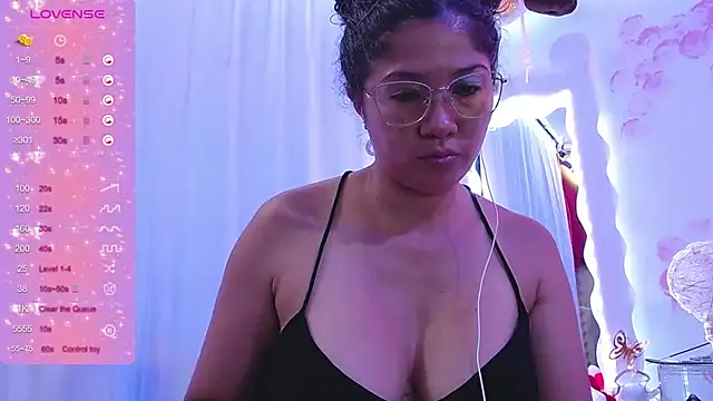 Snapshot of dainaflowers chatting on 10.06.25 dainaflowers online show from 10.06.25