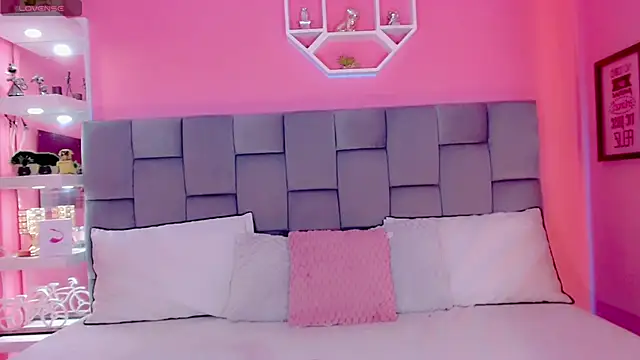 AlanaBekeer online show from 02.22.25