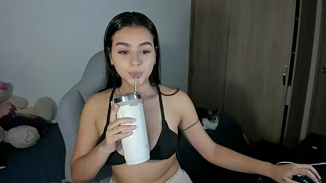 julia strauns online show from 10.08.25