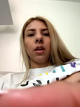 DollMagguie online show from 12.02.24