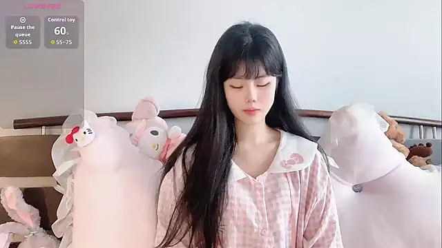 Snapshot of Qedgjwyz1 chatting on 04.13.26 Qedgjwyz1 online show from 04.13.26