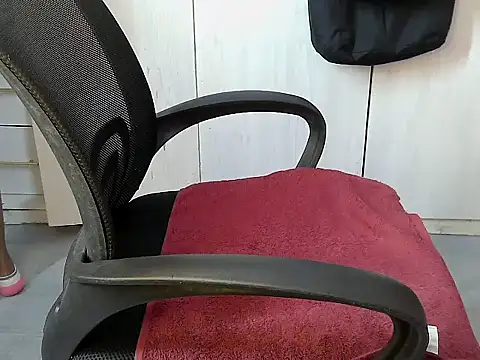 Snapshot of Destiny_Desire chatting on 09.20.25 Destiny Desire online show from 09.20.25