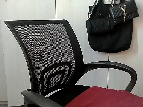 Snapshot of Destiny_Desire chatting on 09.26.25 Destiny Desire online show from 09.26.25