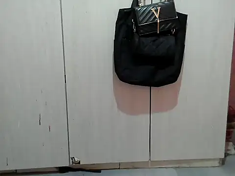 Snapshot of Destiny_Desire chatting on 09.28.25 Destiny Desire online show from 09.28.25