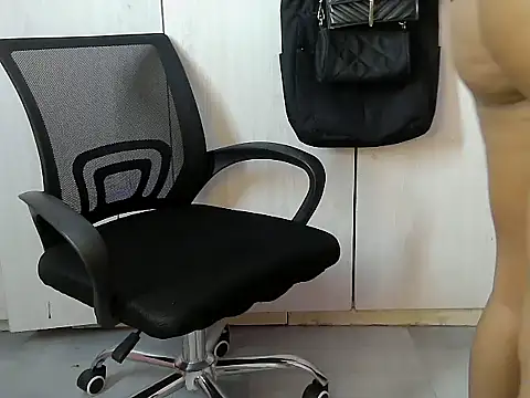 Snapshot of Destiny_Desire chatting on 10.25.25 Destiny Desire online show from 10.25.25