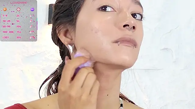 Snapshot of zorravioletta1 chatting on 10.29.25 zorravioletta1 online show from 10.29.25