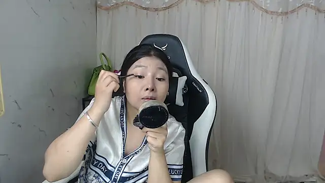 Snapshot of MiMi_0293 chatting on 10.27.25 MiMi 0293 online show from 10.27.25