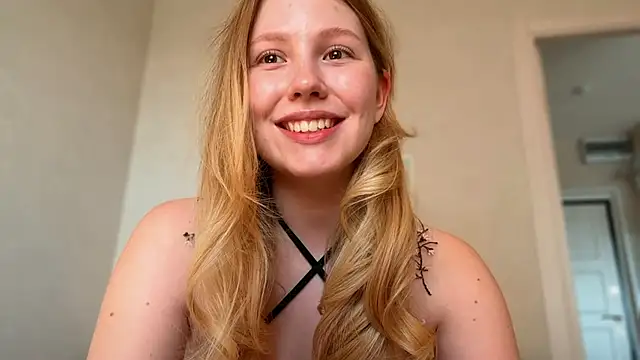 Snapshot of HoneyAudrey chatting on 06.17.26 HoneyAudrey online show from 06.17.26