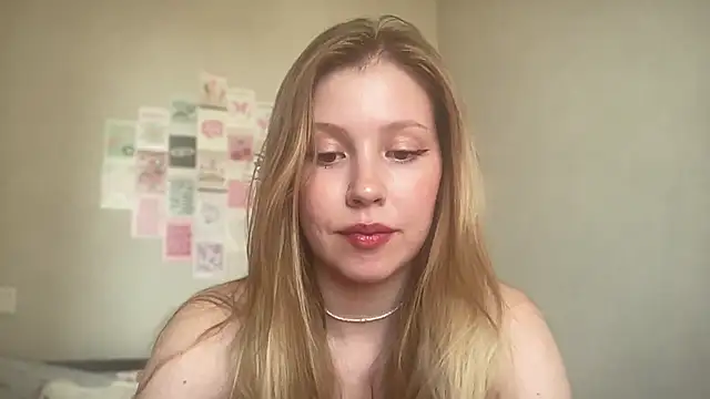 Snapshot of HoneyAudrey chatting on 06.25.26 HoneyAudrey online show from 06.25.26