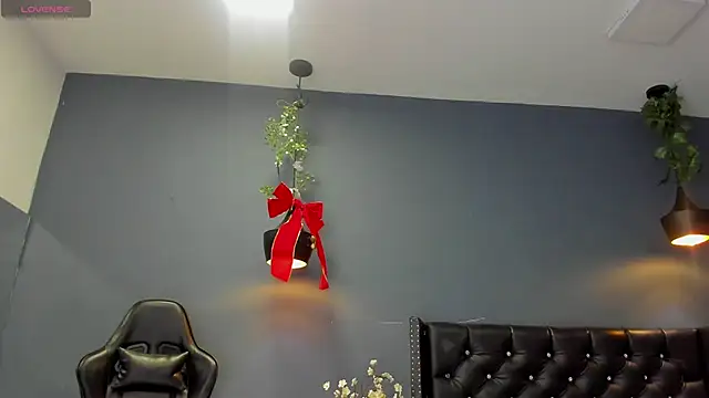 Hannah Miller   online show from 12.18.24