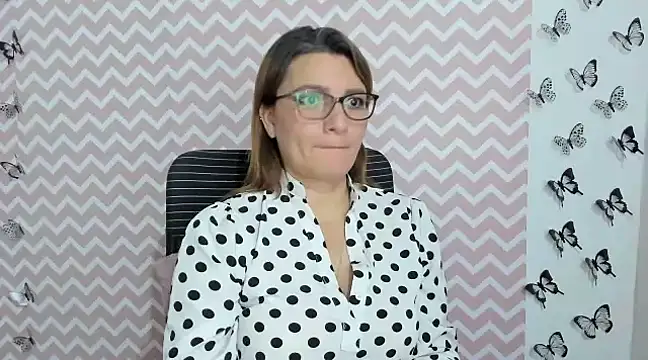 Amie Adams82  online show from 12.10.24