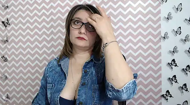 Amie Adams82  online show from 02.04.25