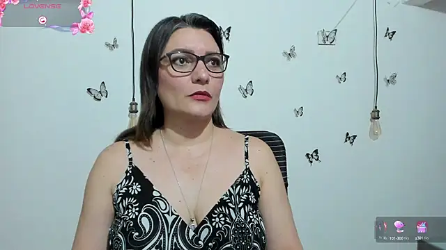 Amie Adams82  online show from 09.22.25