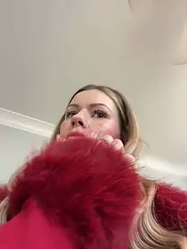 Snapshot of LoveShae_ chatting on 12.18.24 LoveShae  online show from 12.18.24