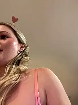 Snapshot of LoveShae_ chatting on 02.15.25 LoveShae  online show from 02.15.25