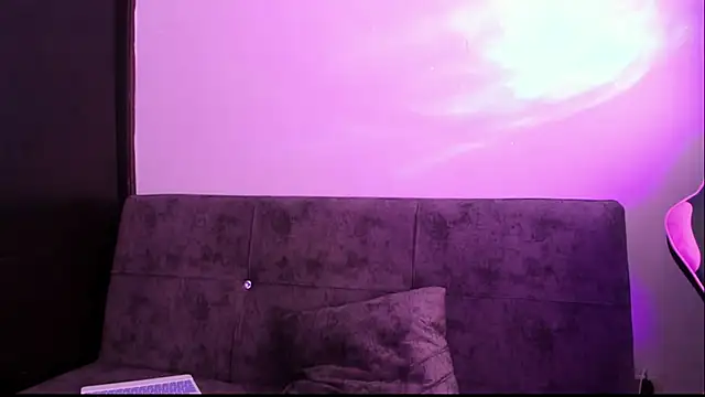 Tender lia online show from 11.20.25