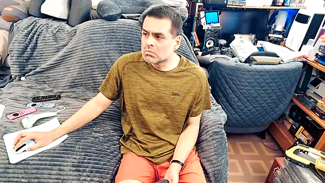 Snapshot of ClampMaster chatting on 10.04.25 ClampMaster online show from 10.04.25