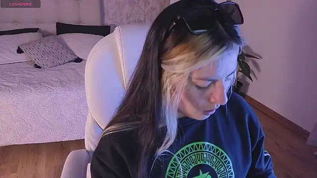 brandy sweet  online show from 09.26.25