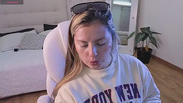 brandy sweet  online show from 09.27.25