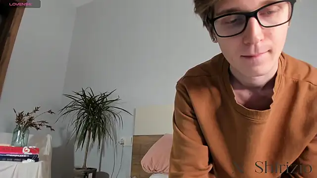 Snapshot of Shirizi chatting on 01.28.25 Shirizi online show from 01.28.25