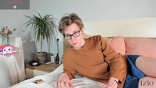 Snapshot of Shirizi chatting on 02.28.25 Shirizi online show from 02.28.25