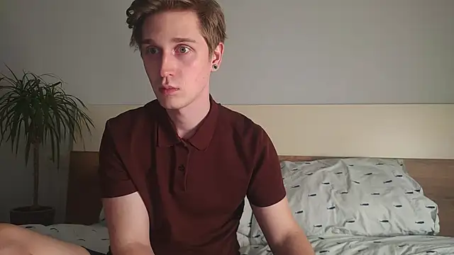 Snapshot of Shirizi chatting on 10.20.25 Shirizi online show from 10.20.25