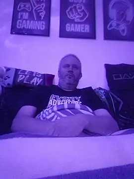 Snapshot of ShyBoy1982 chatting on 10.18.25 ShyBoy1982 online show from 10.18.25