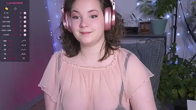 Snapshot of oni_hibe chatting on 12.05.24 oni hibe online show from 12.05.24