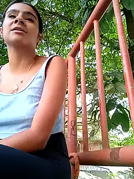 Snapshot of Leslly_ chatting on 12.14.24 Leslly online show from 12.14.24