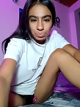 Snapshot of Leslly_ chatting on 03.08.26 Leslly online show from 03.08.26