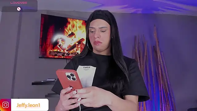 Snapshot of danna_v chatting on 10.17.25 danna v online show from 10.17.25