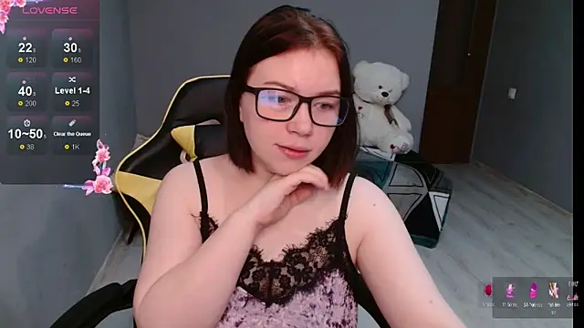 Emily Amorre online show from 09.22.25