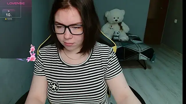 Emily Amorre online show from 10.06.25