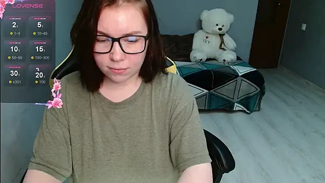 Emily Amorre online show from 11.04.25