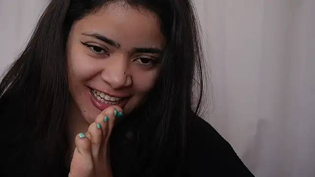 Snapshot of Feetgirl01 chatting on 01.05.25 Feetgirl01 online show from 01.05.25
