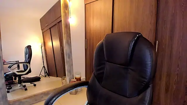 Snapshot of alikahouston4 chatting on 09.22.25 alikahouston4 online show from 09.22.25