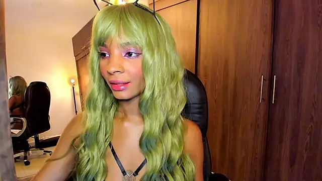 Snapshot of alikahouston4 chatting on 10.19.25 alikahouston4 online show from 10.19.25