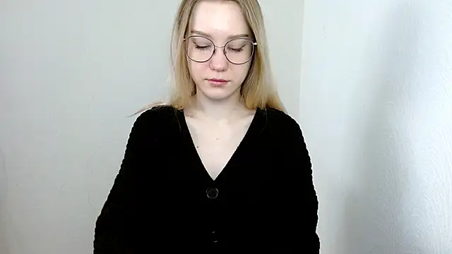 cindi hot online show from 03.18.25